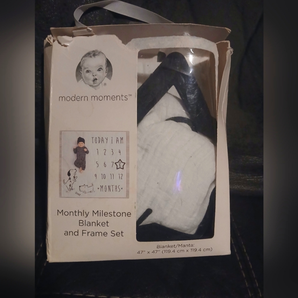 Gerber modern moments 2pc monthly milestones blanket and frame set